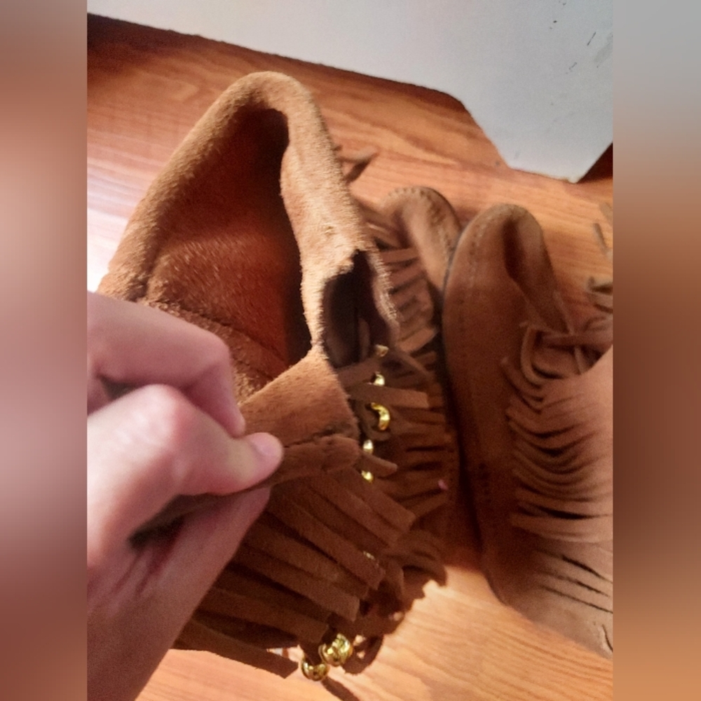 Minnetonka Boots - Picture 5 of 12